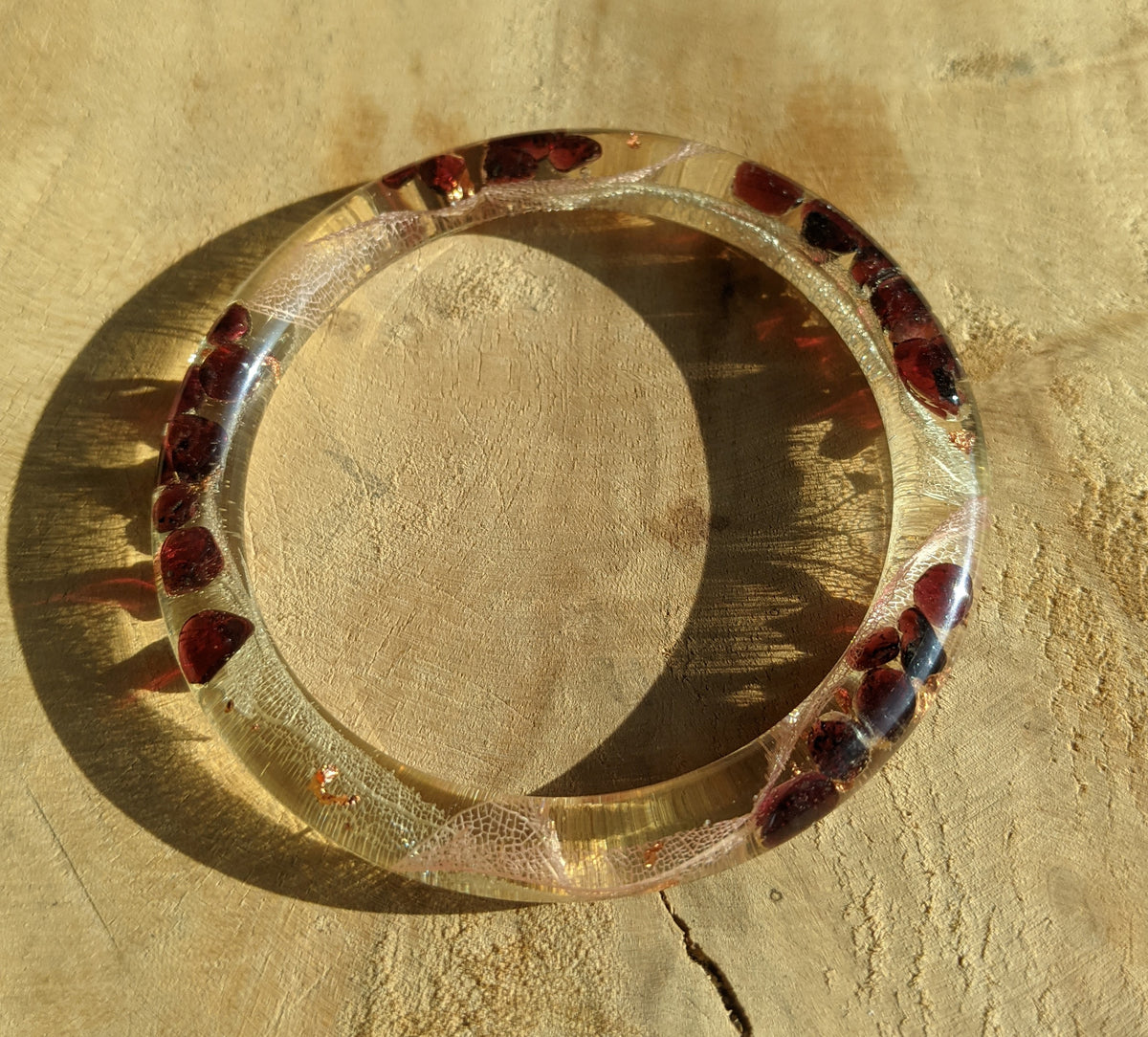 Artisan woodland bracelet with copper flakes and garnet – EL-Creations