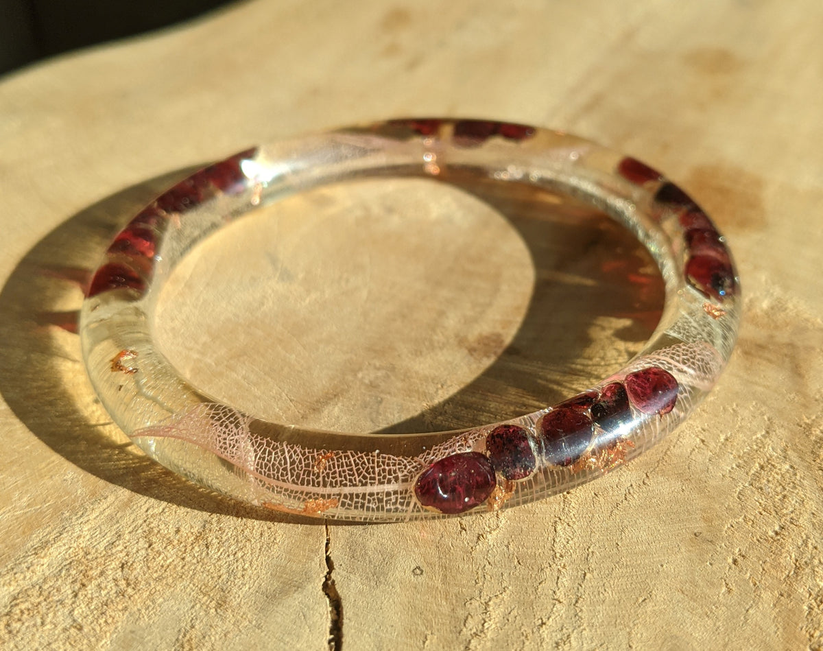 Handmade botanical jewelry with genuine garnet and leaves – EL-Creations