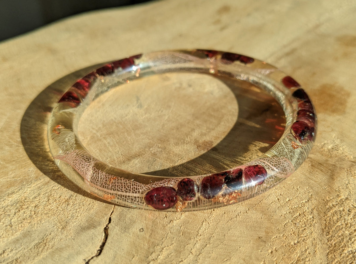 Elegant forest inspired garnet resin bangle – EL-Creations