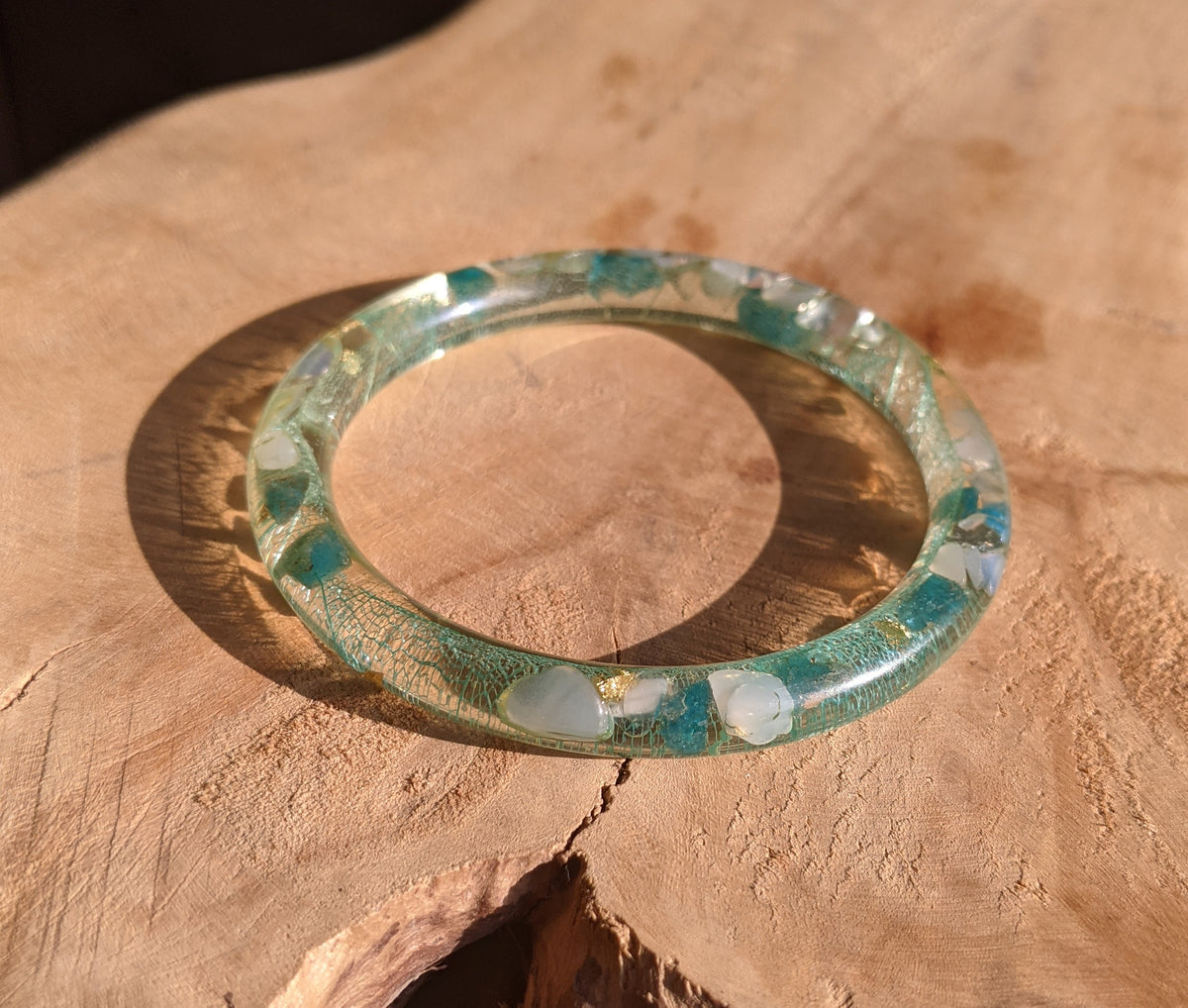 Artisan bracelet with aquamarine, tourmaline and preserved botanical elements – EL-Creations