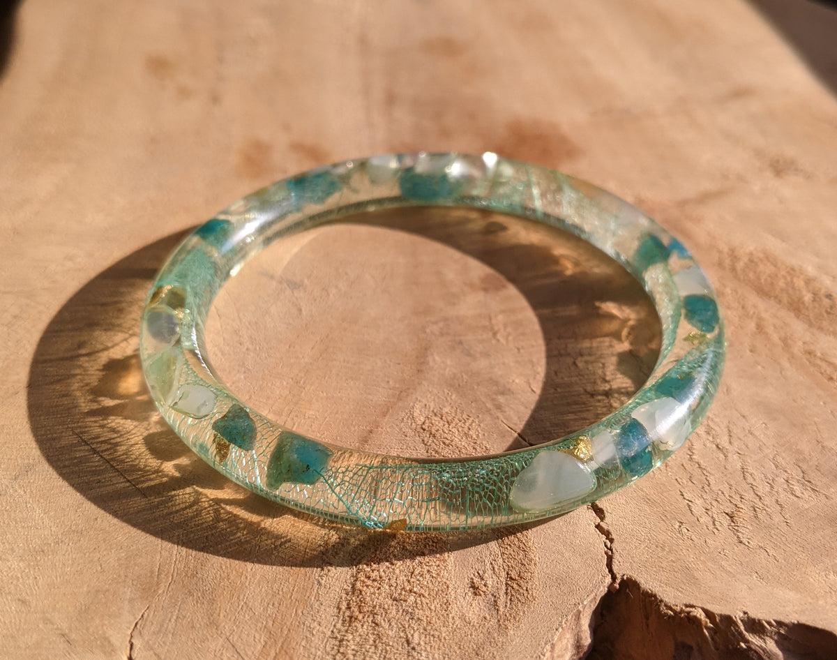 Elegant botanical bangle with real leaves and natural gemstones – EL-Creations