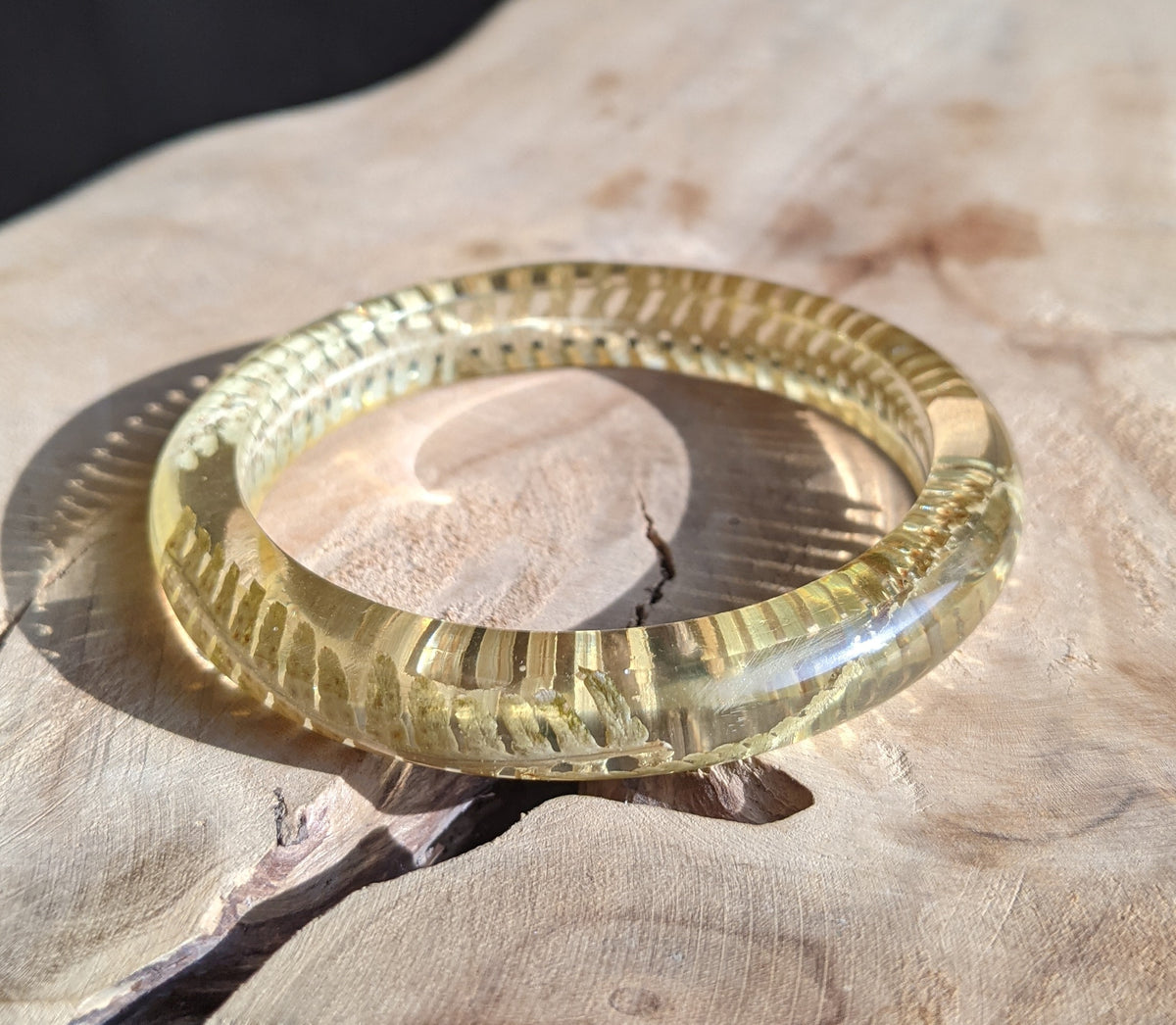 Botanical resin bracelet featuring a natural fern leaf – EL-Creations