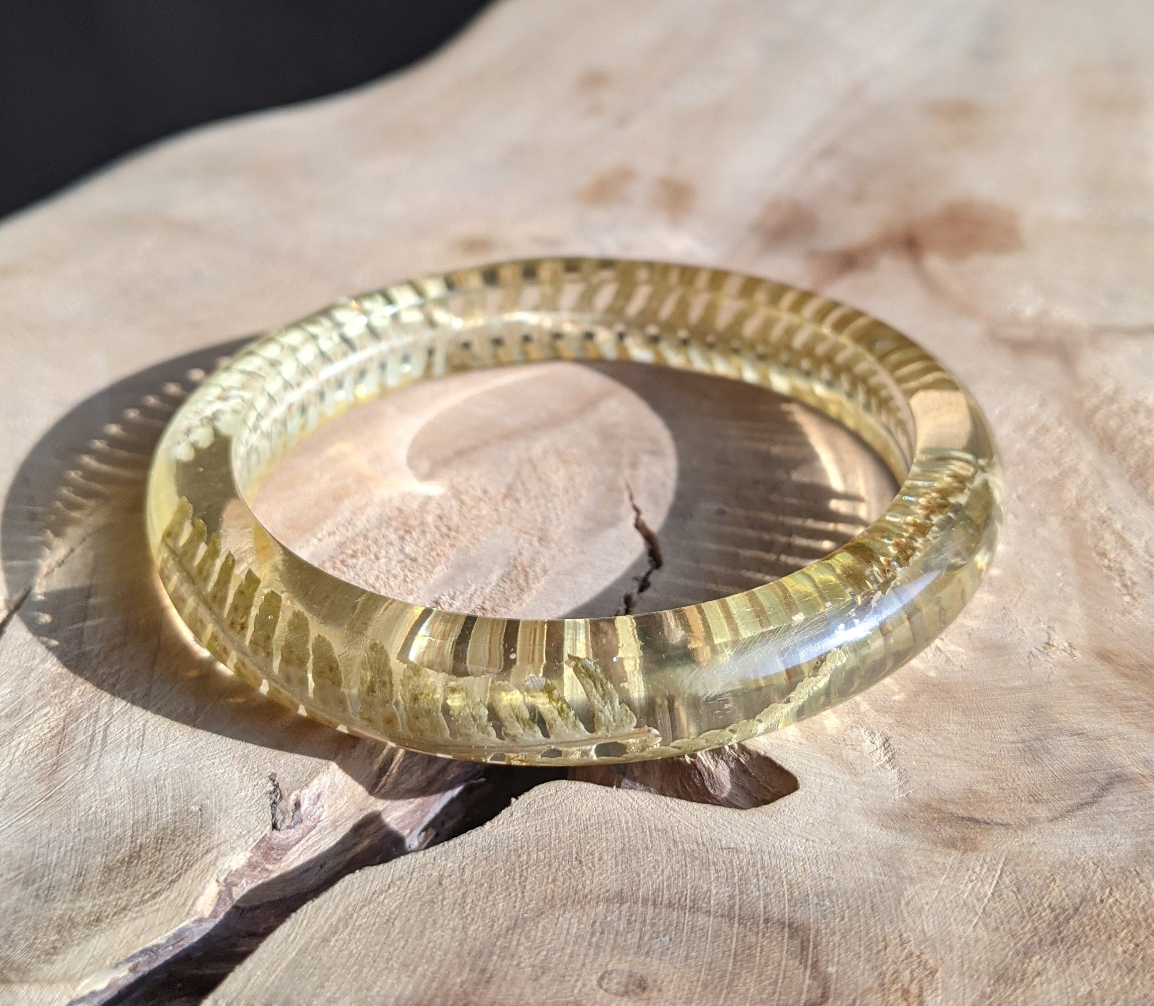 Bracelet jonc en résine véritable fougère