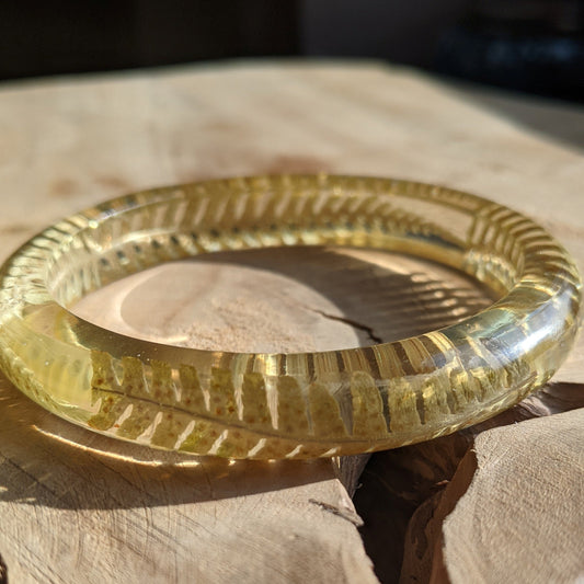 Handmade woodland bangle with real preserved fern – EL-Creations