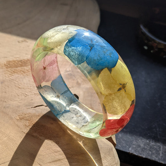 Handmade hydrangea petal botanical bangle with real flowers – EL-Creations