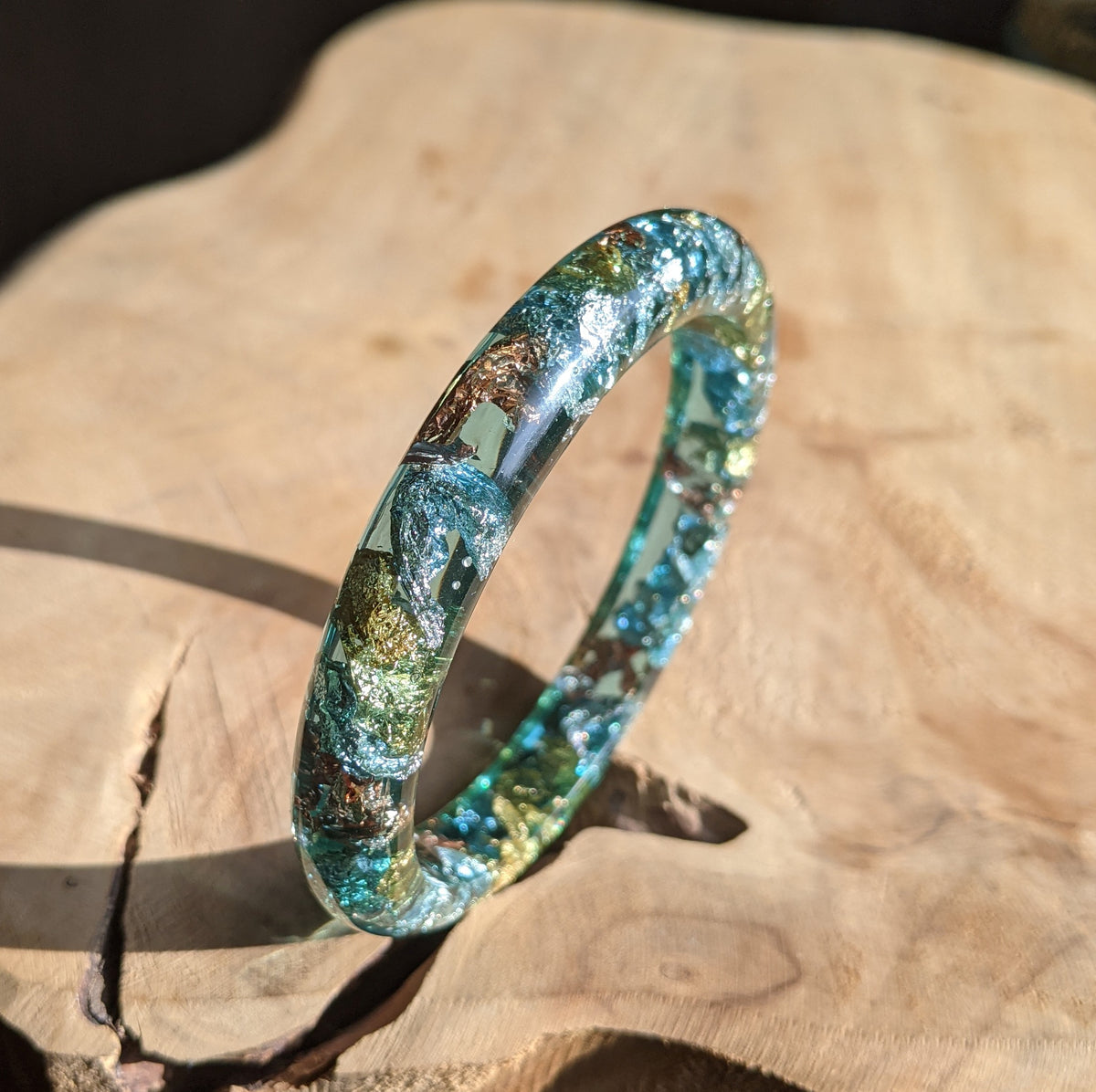 Handmade deep blue resin bracelet with metallic flakes – EL-Creations
