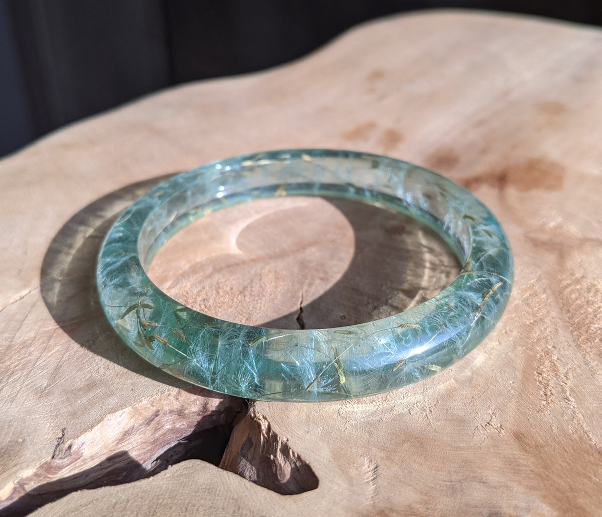 Nature inspired resin bangle featuring real dandelion seeds – EL-Creations