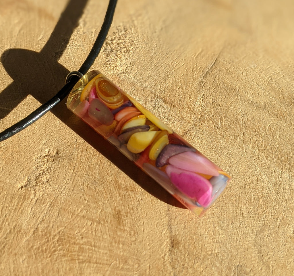 Colorful Crystal Cylinder Resin Necklace with Natural Stones and Adjustable Textile Cord