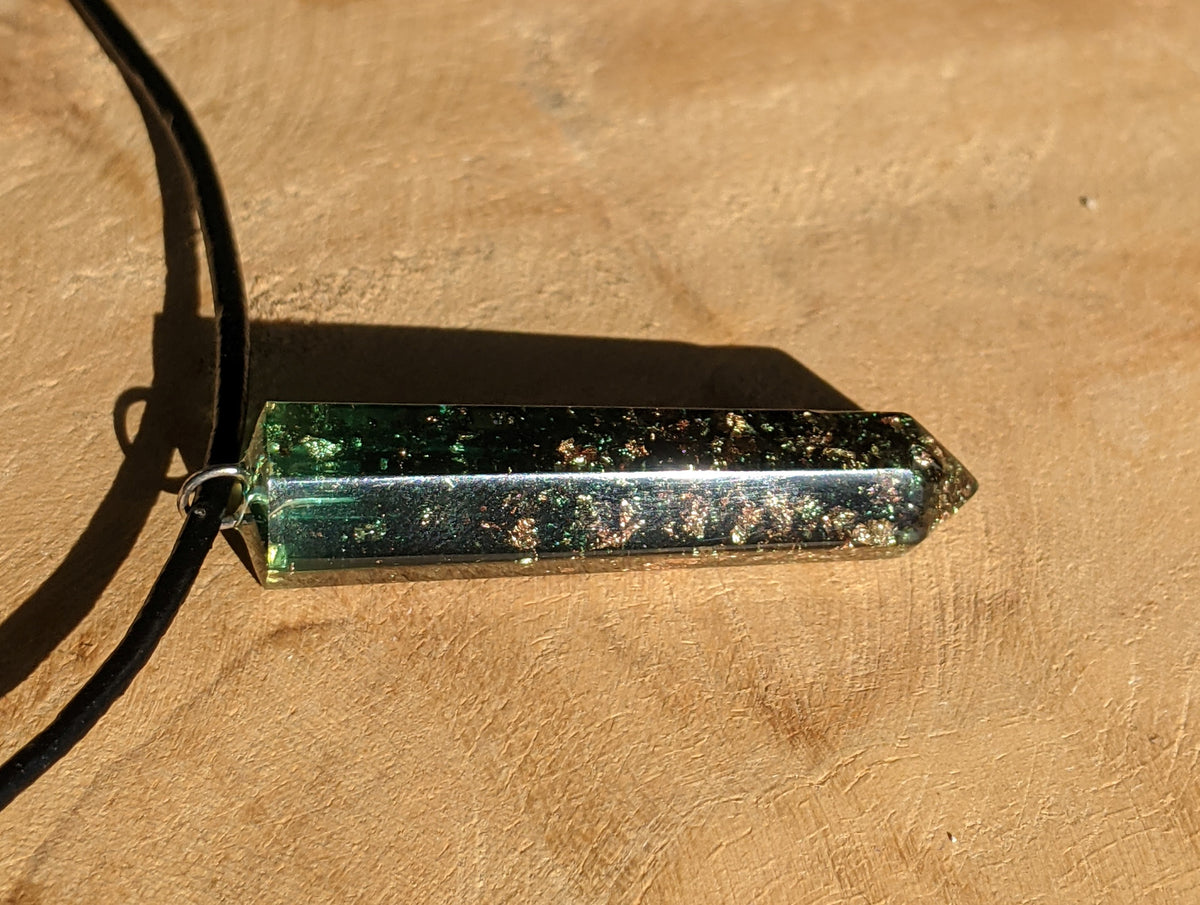 Handmade green crystal point necklace with shimmering copper flakes EL-Creations
