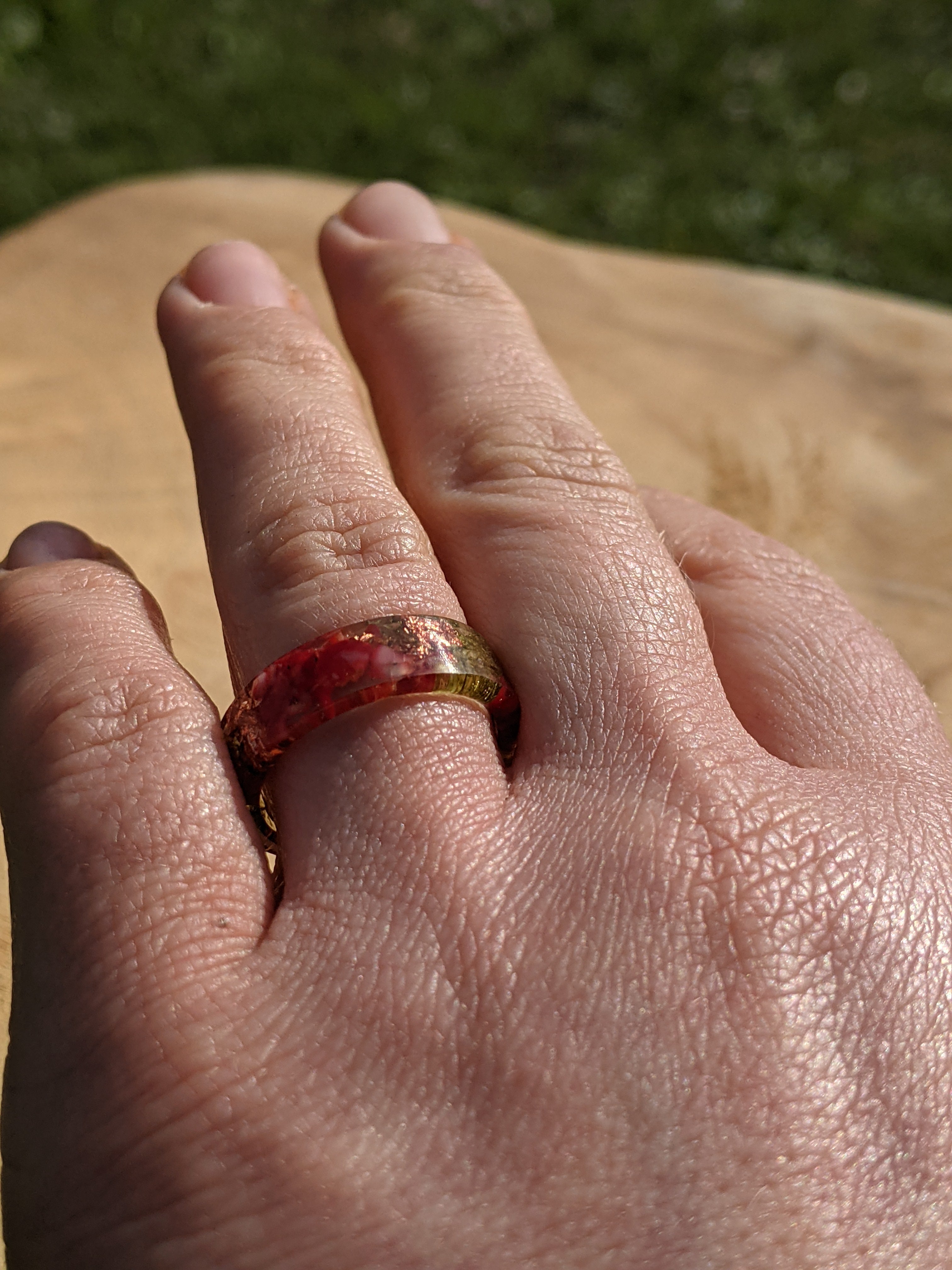 Bague en Résine Éclats de Cuivre Mousse Corail Rouge