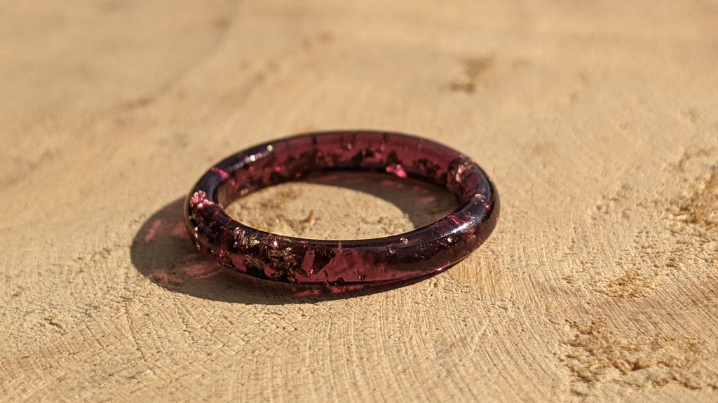 Red-brown ring on a textured beige surface