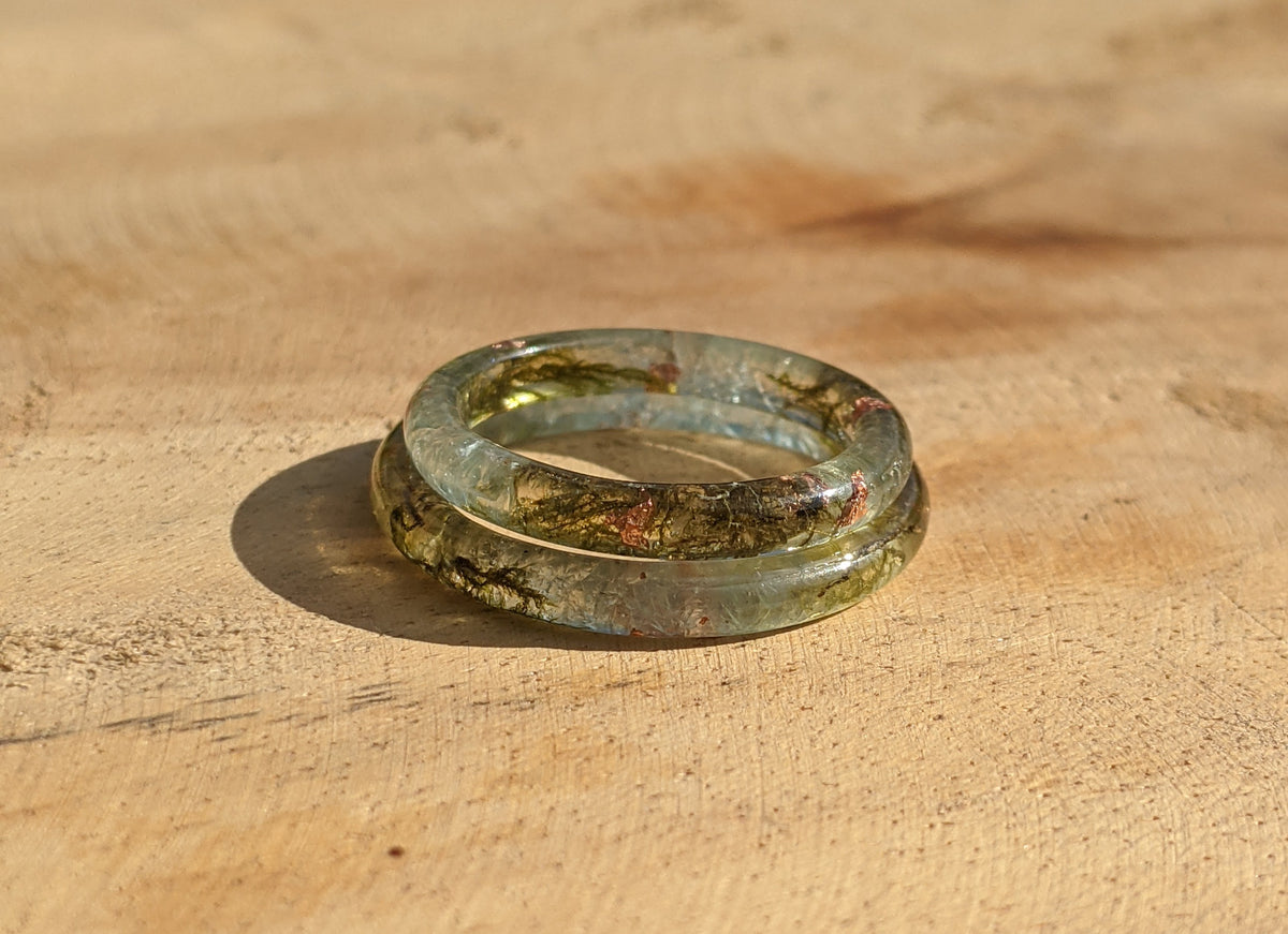 Botanical resin ring with blue topaz gemstone EL-Creations
