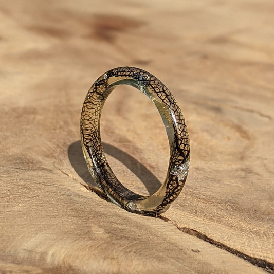 Skeleton leaf resin ring with silver flakes – EL-Creations