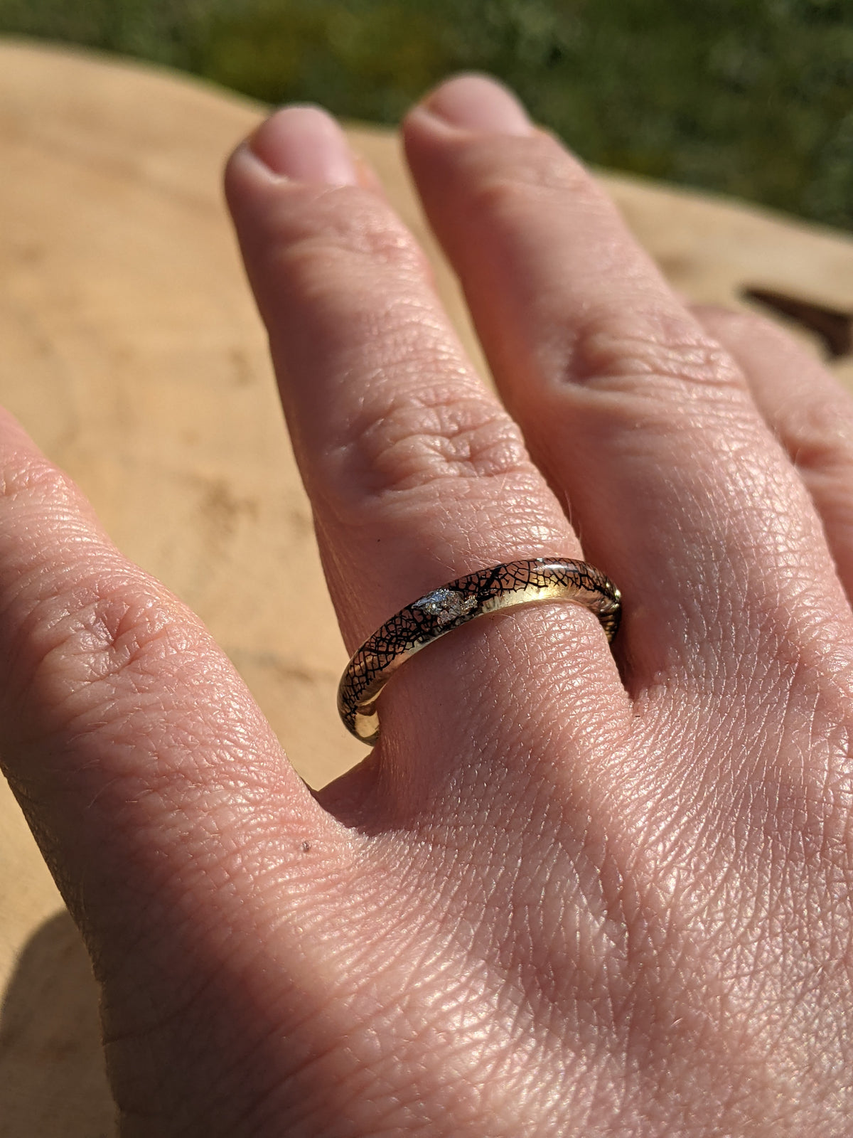 Handmade black botanical resin ring – EL-Creations