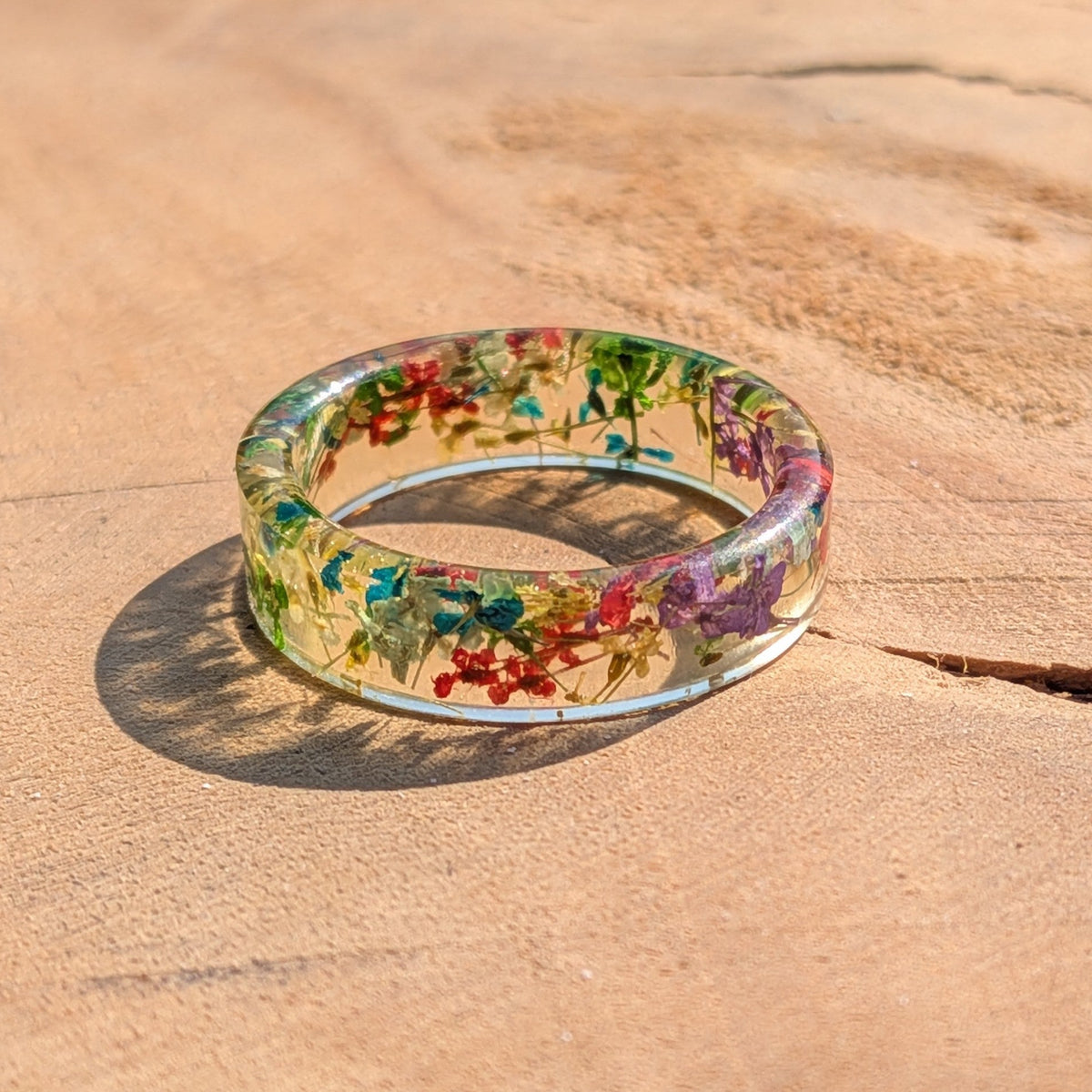 Multicolour botanical resin ring inspired by a blooming garden by EL-Creations