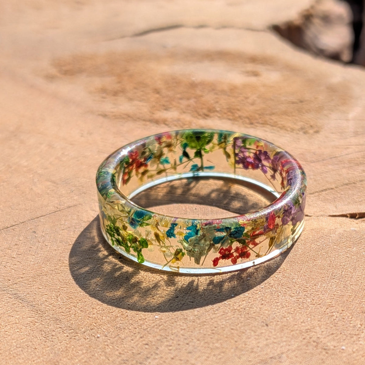 Wildflower resin ring with real multicolour dried flowers by EL-Creations