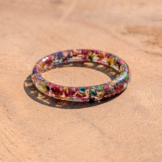 Rainbow flower resin ring with real dried flowers – EL-Creations