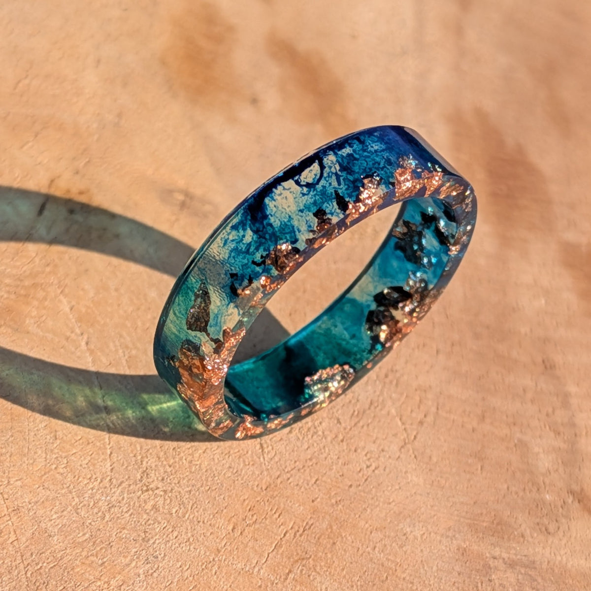 Teal blue resin ring with shimmering copper flakes – EL-Creations