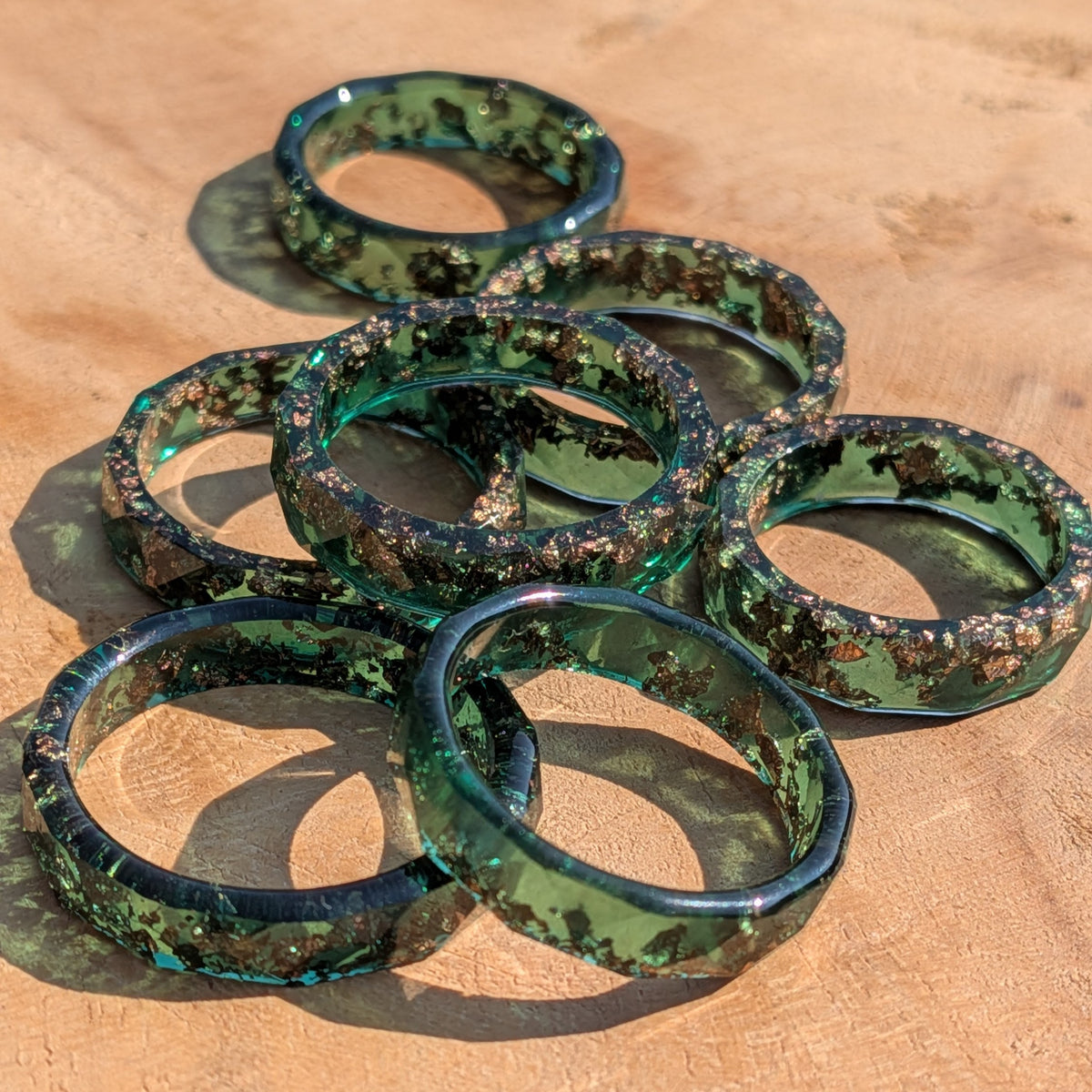 Handcrafted emerald resin cocktail ring with copper flakes by EL-Creations