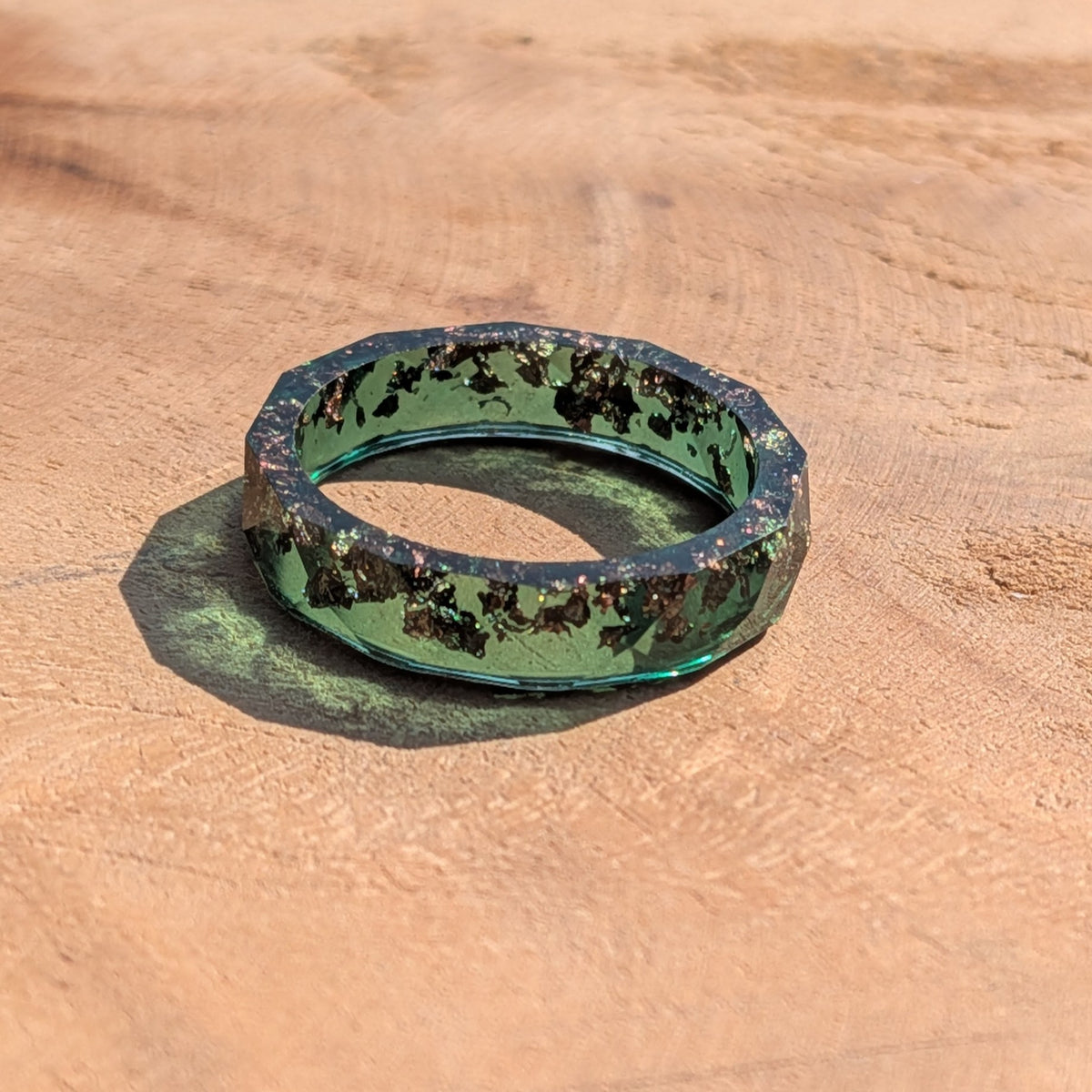 Emerald green faceted resin ring with gold and copper flakes by EL-Creations