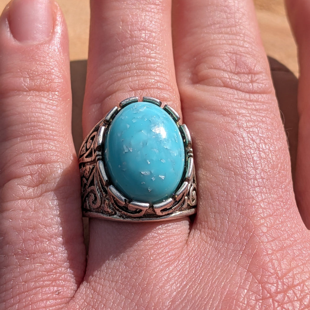 Turquoise resin ring antique silver filigree claw setting close-up on hand silver flakes detail – EL-Creations
