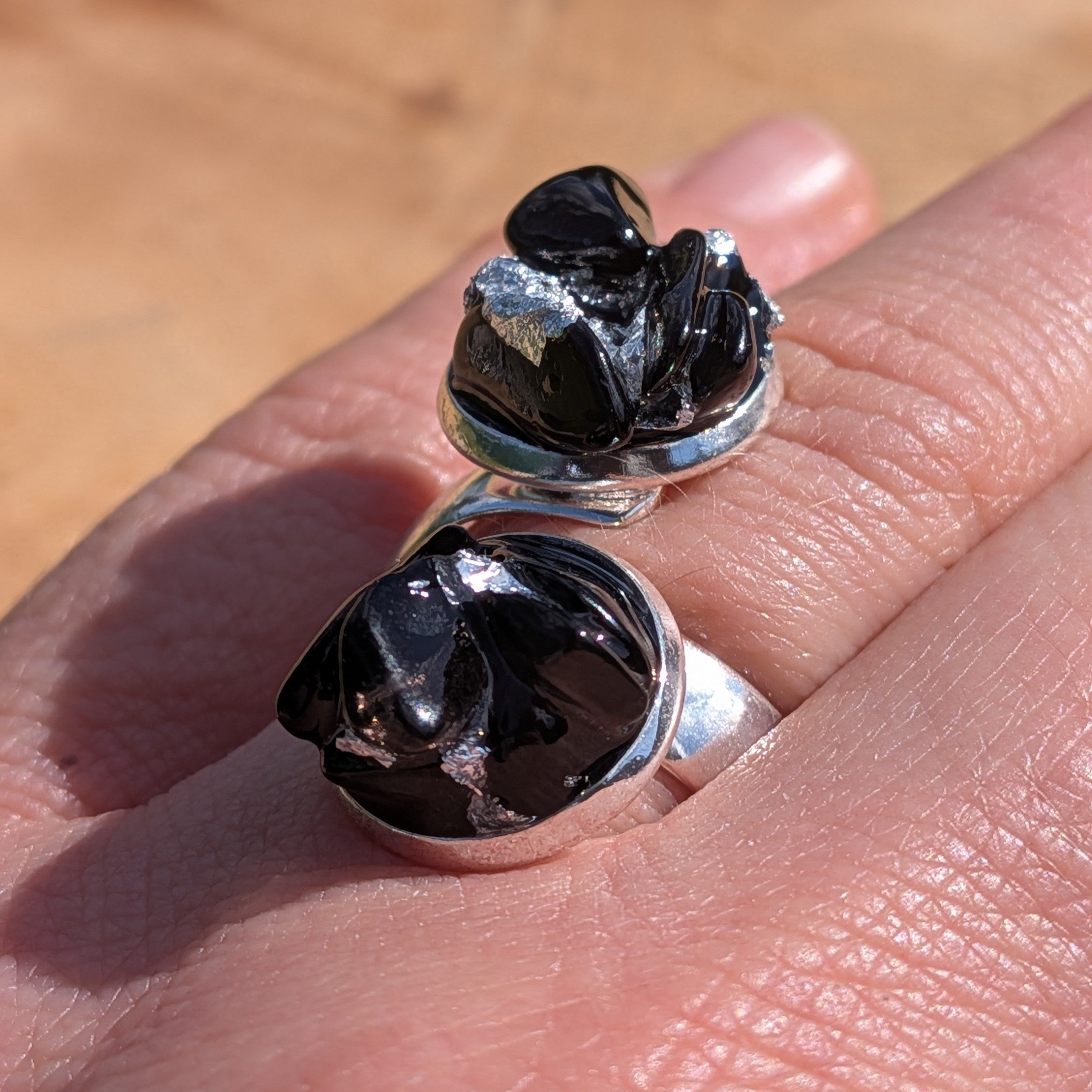 Macro close-up of two black obsidian rings on finger, chunky natural stone, silver alloy – EL-Creations