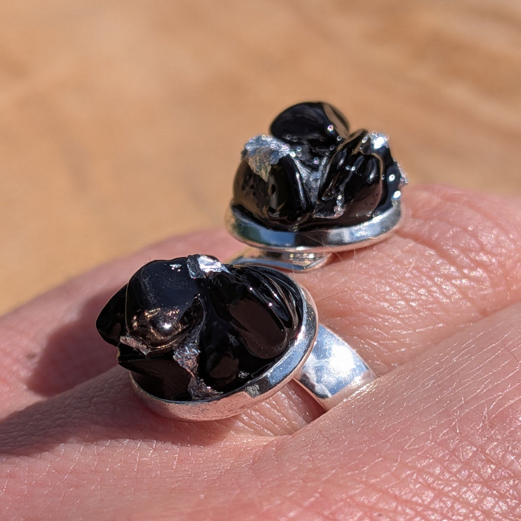 Black onyx obsidian cocktail rings on stone surface, front view, silver base – EL-Creations
