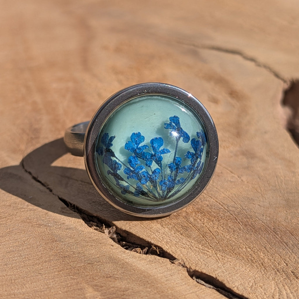 Blue Queen Anne's Lace resin ring on wood, 16mm teal cabochon in stainless steel round bezel – EL-Creations