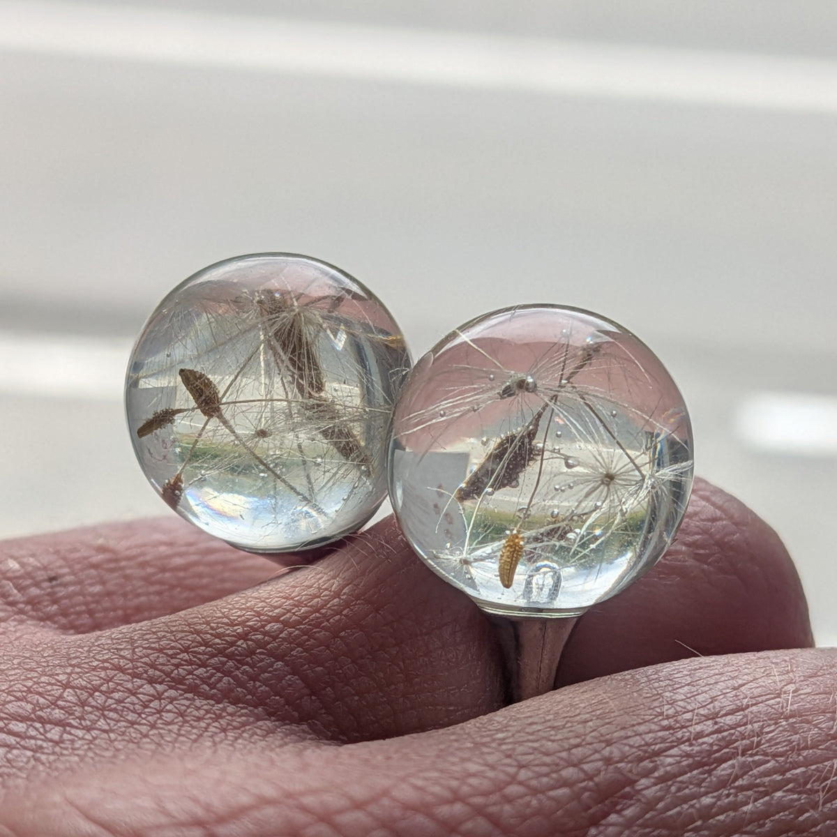 Real dandelion resin ball ring top view, botanical wish jewelry handmade in Belgium