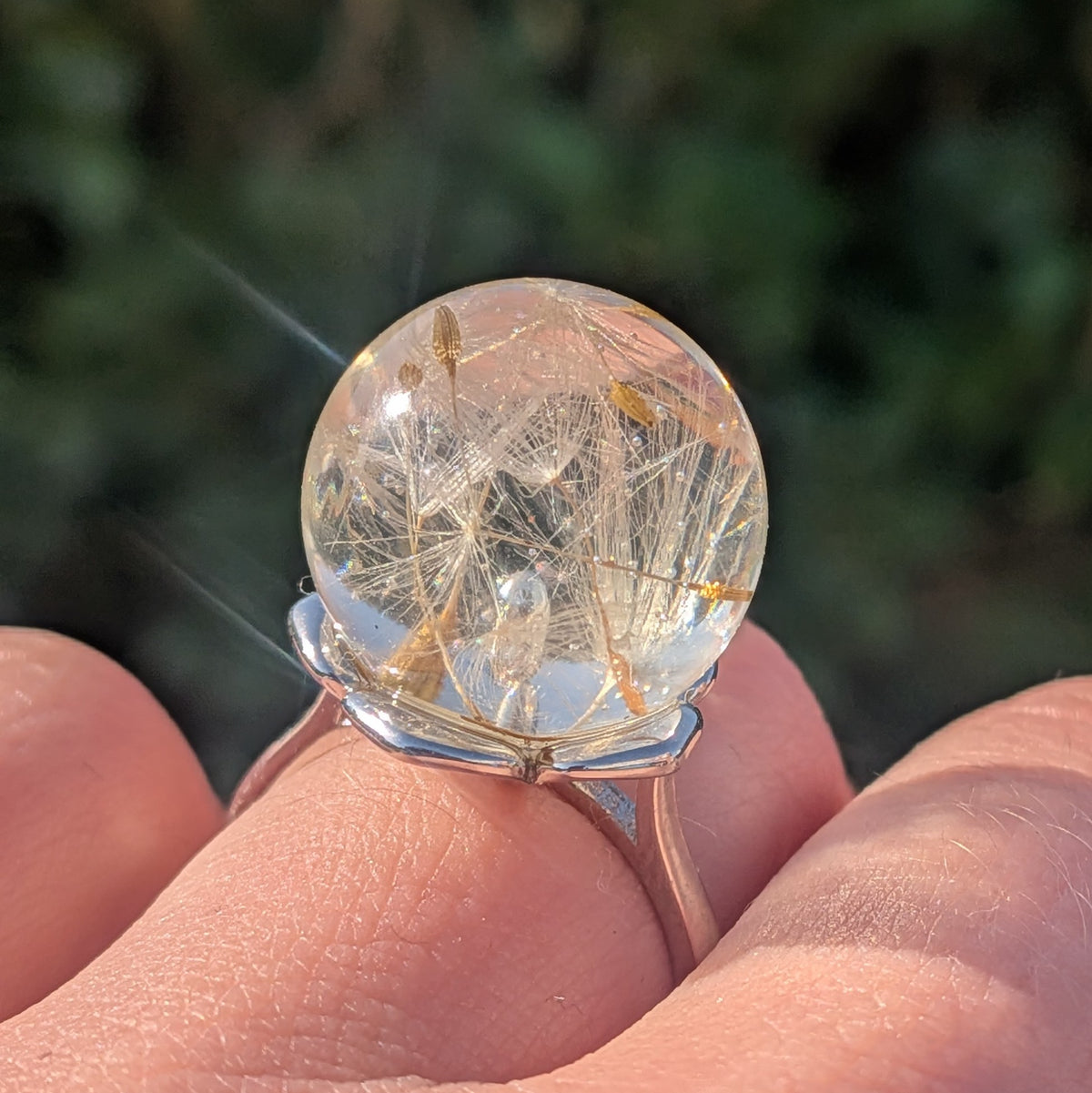 Adjustable silver botanical resin ring with real flower – EL-CreationS
