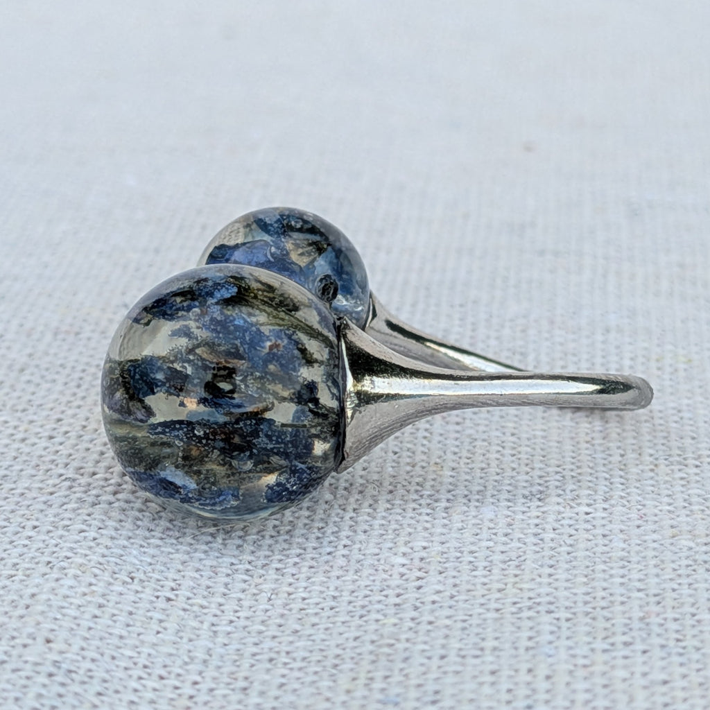Blue flower resin ring on finger – real forget-me-not, adjustable silver-tone band – EL-CreationS