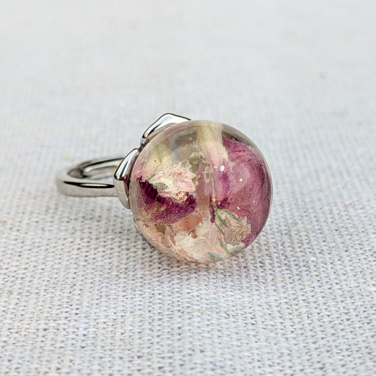 Handmade botanical resin ring – EL-CreationS