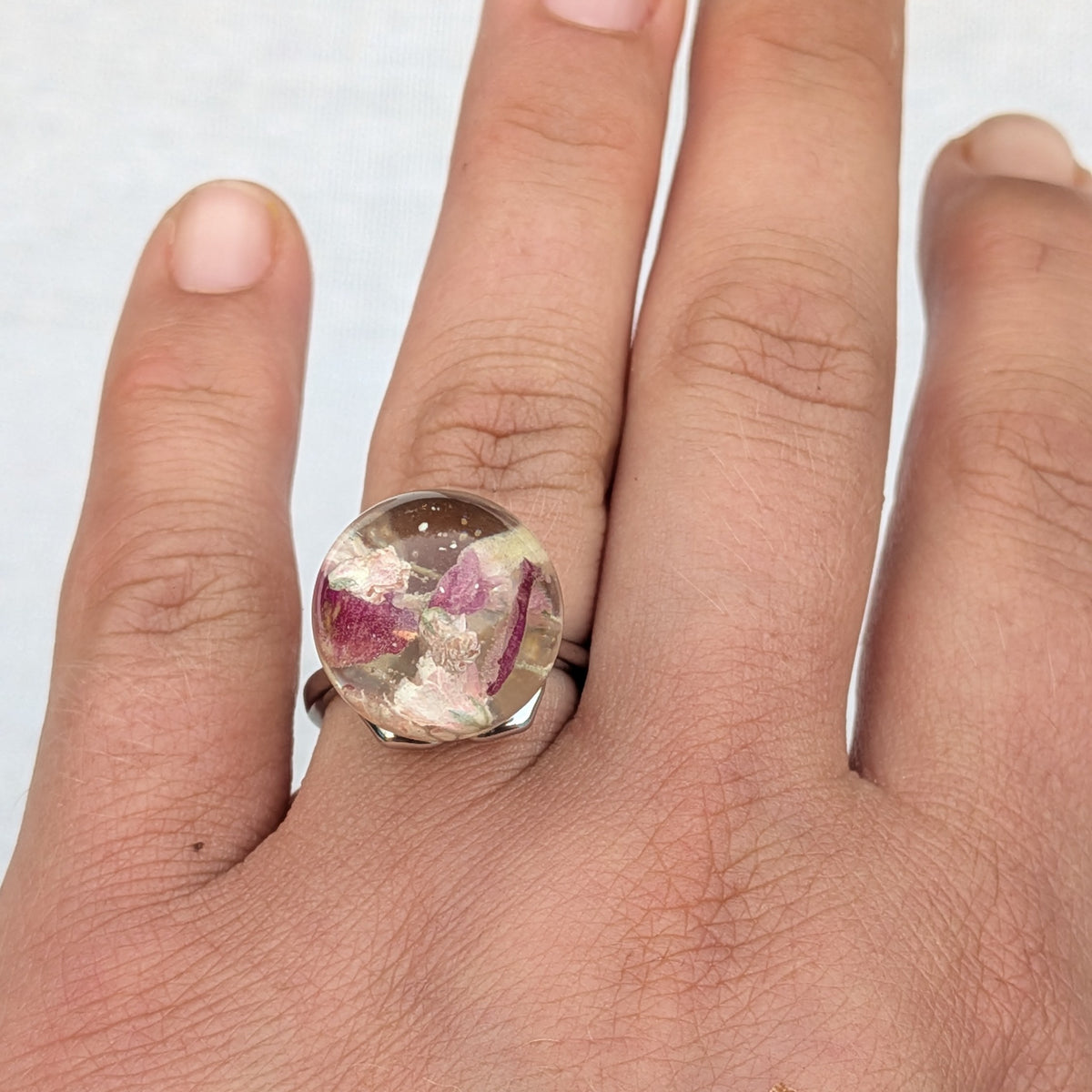 Unique handcrafted resin ring with real flowers – romantic gift for her – EL-CreationS