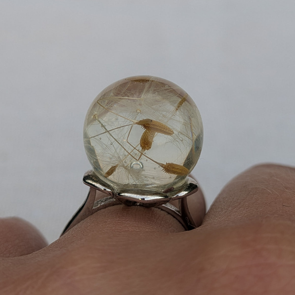 Silver adjustable ring with real flower in resin – nature lover gift – EL-CreationS