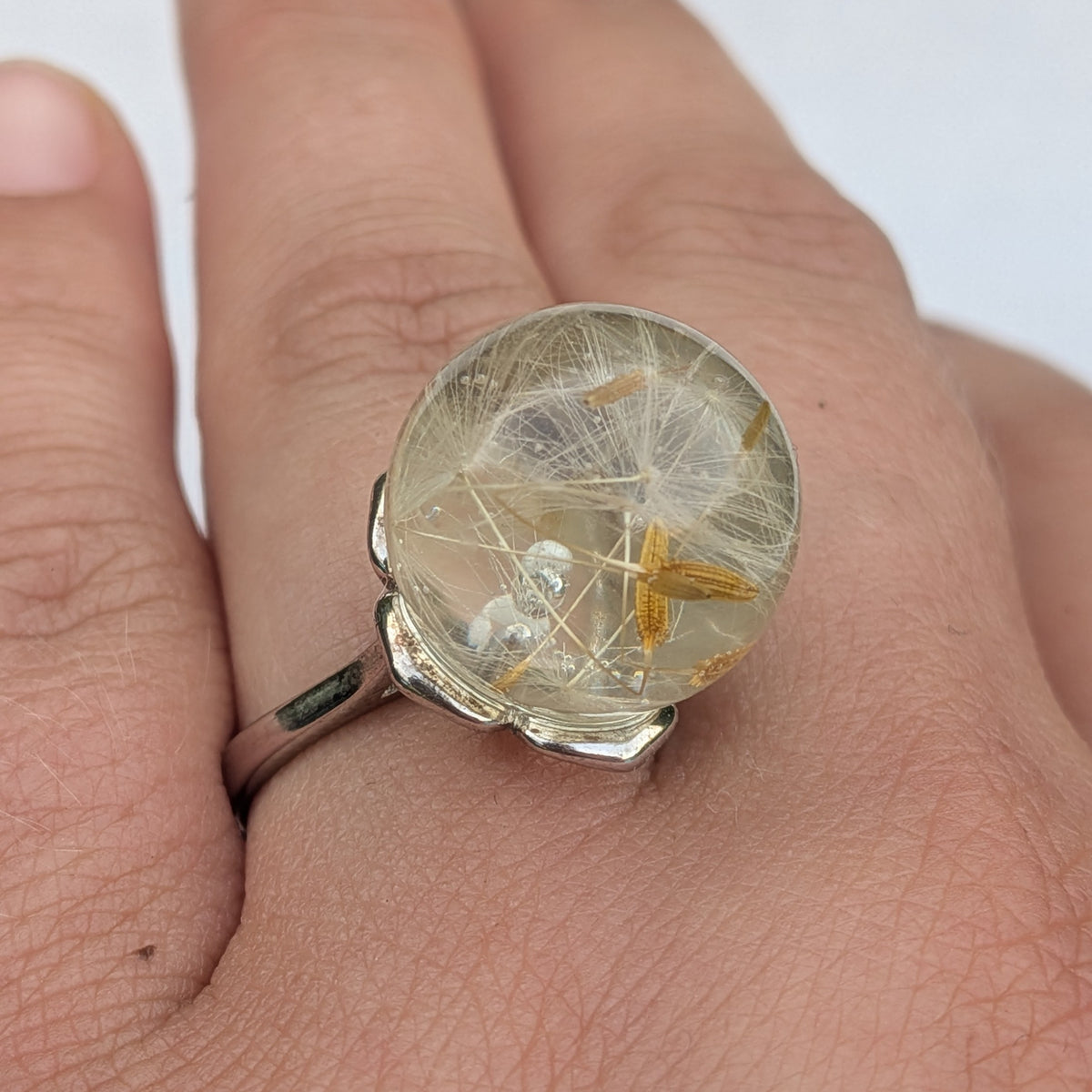 One-of-a-kind dandelion resin ring – handmade botanical jewelry – EL-CreationS