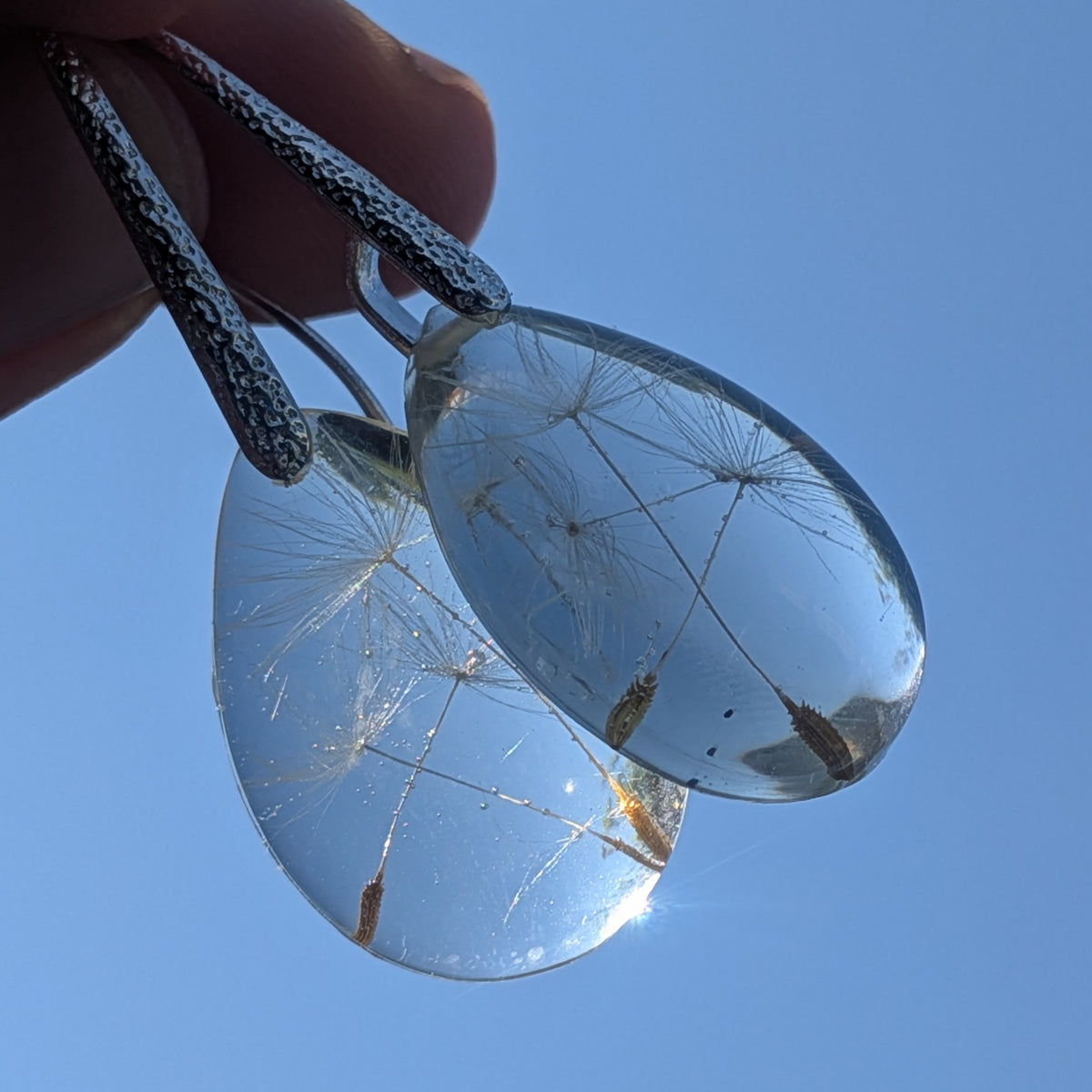 Handmade botanical resin earrings with real dandelion seeds – EL-Creations