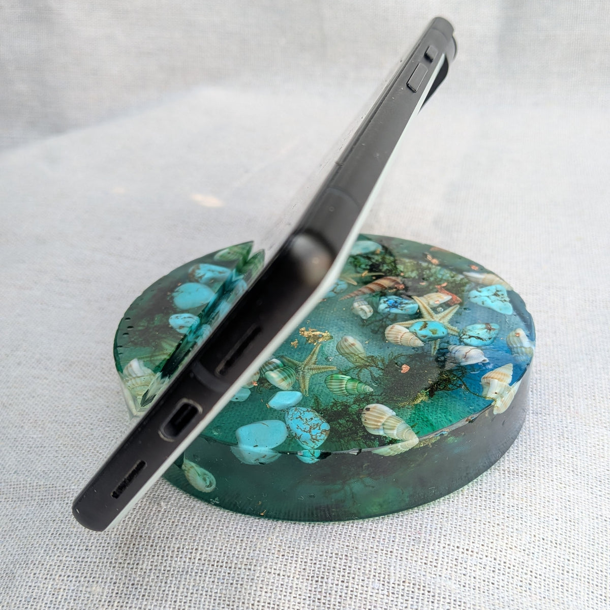Coastal resin phone stand for desk– EL-CreationS