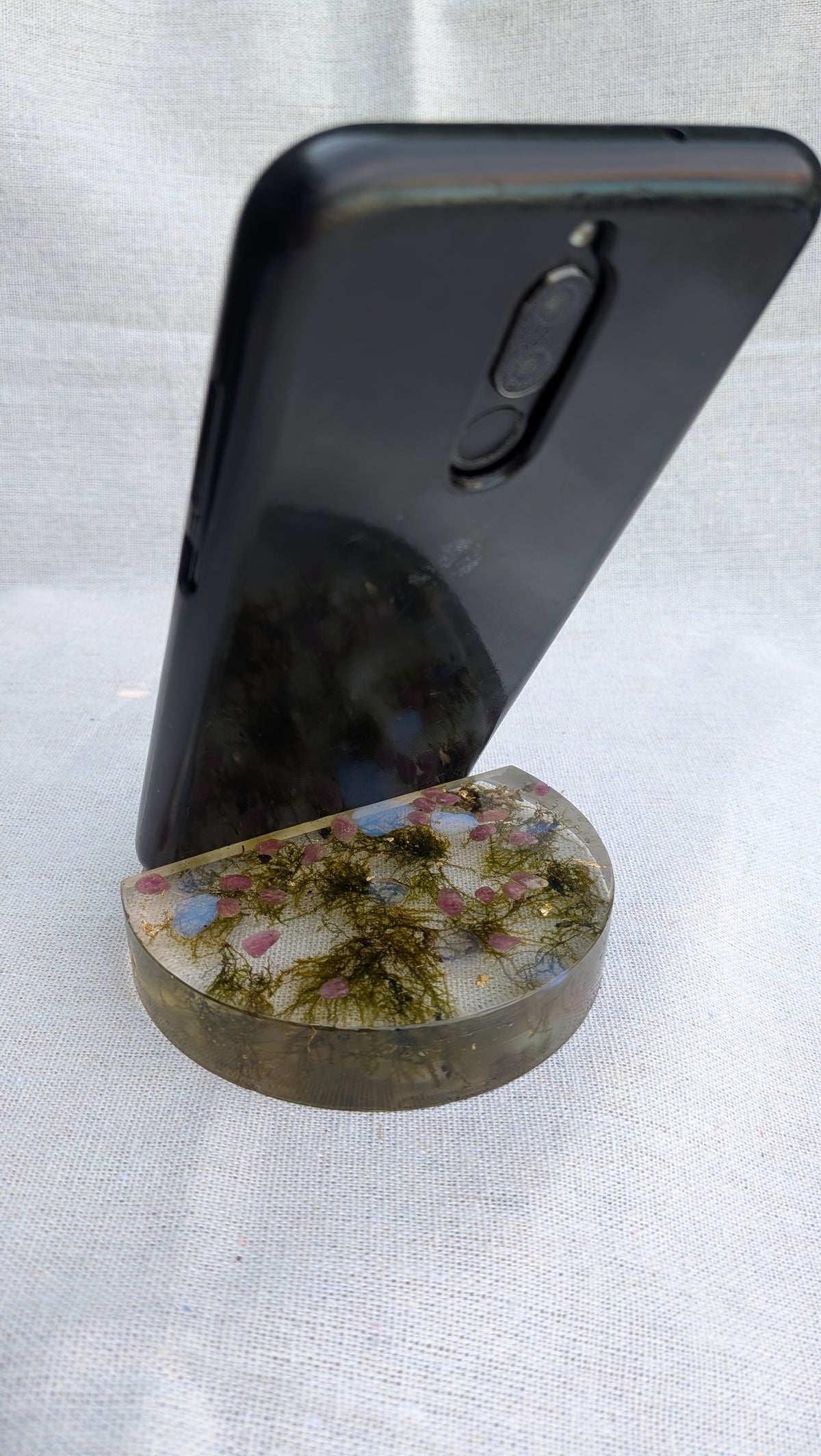 Moss Resin Phone Stand – Natural Moss & Stones Desk Phone Holder