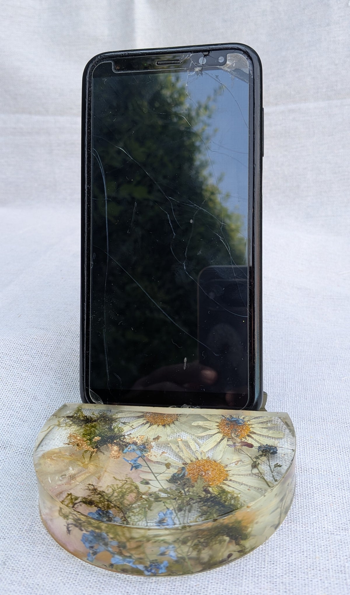 Resin phone stand with preserved moss – EL-CreationS
