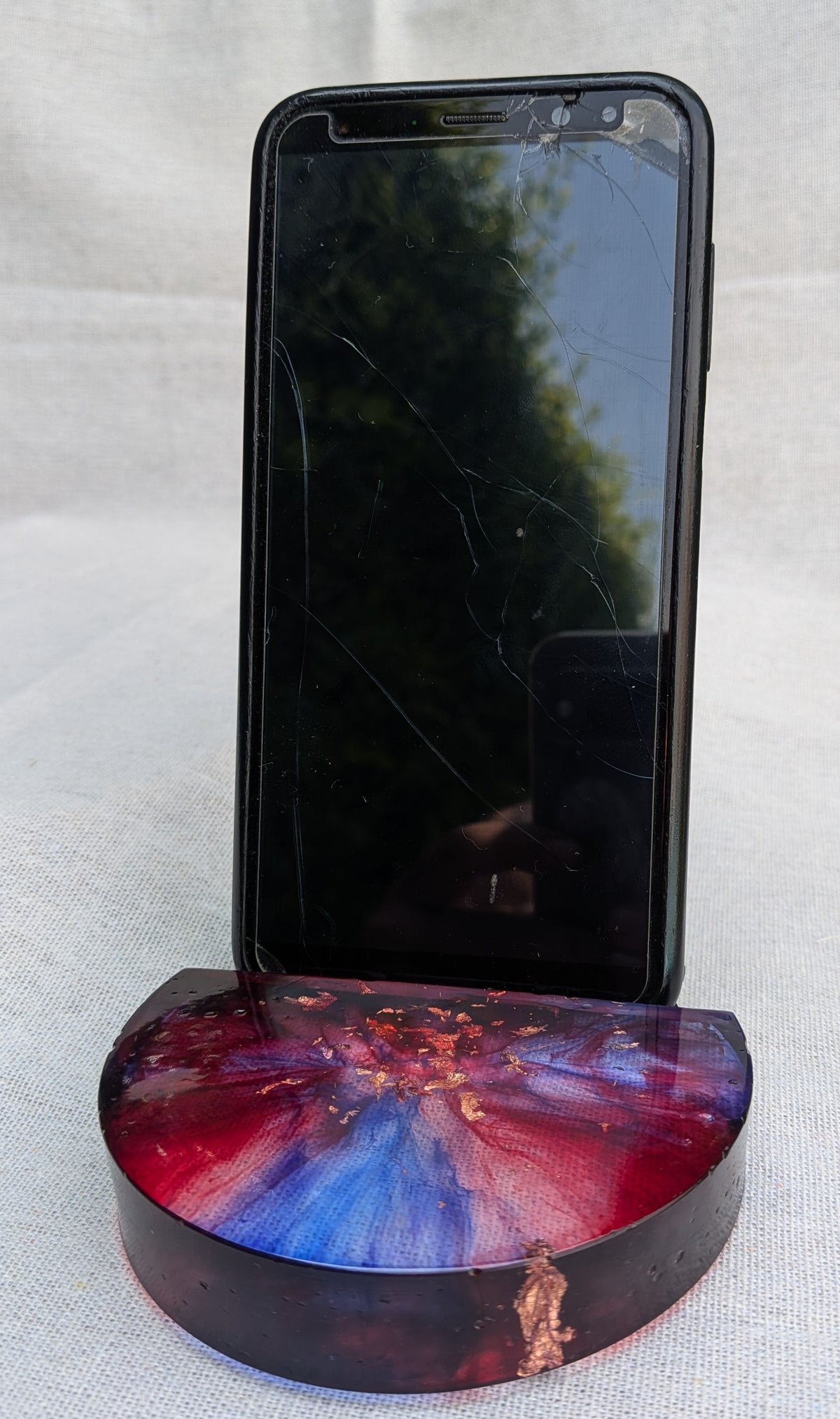 Space inspired resin phone stand – EL-CreationS