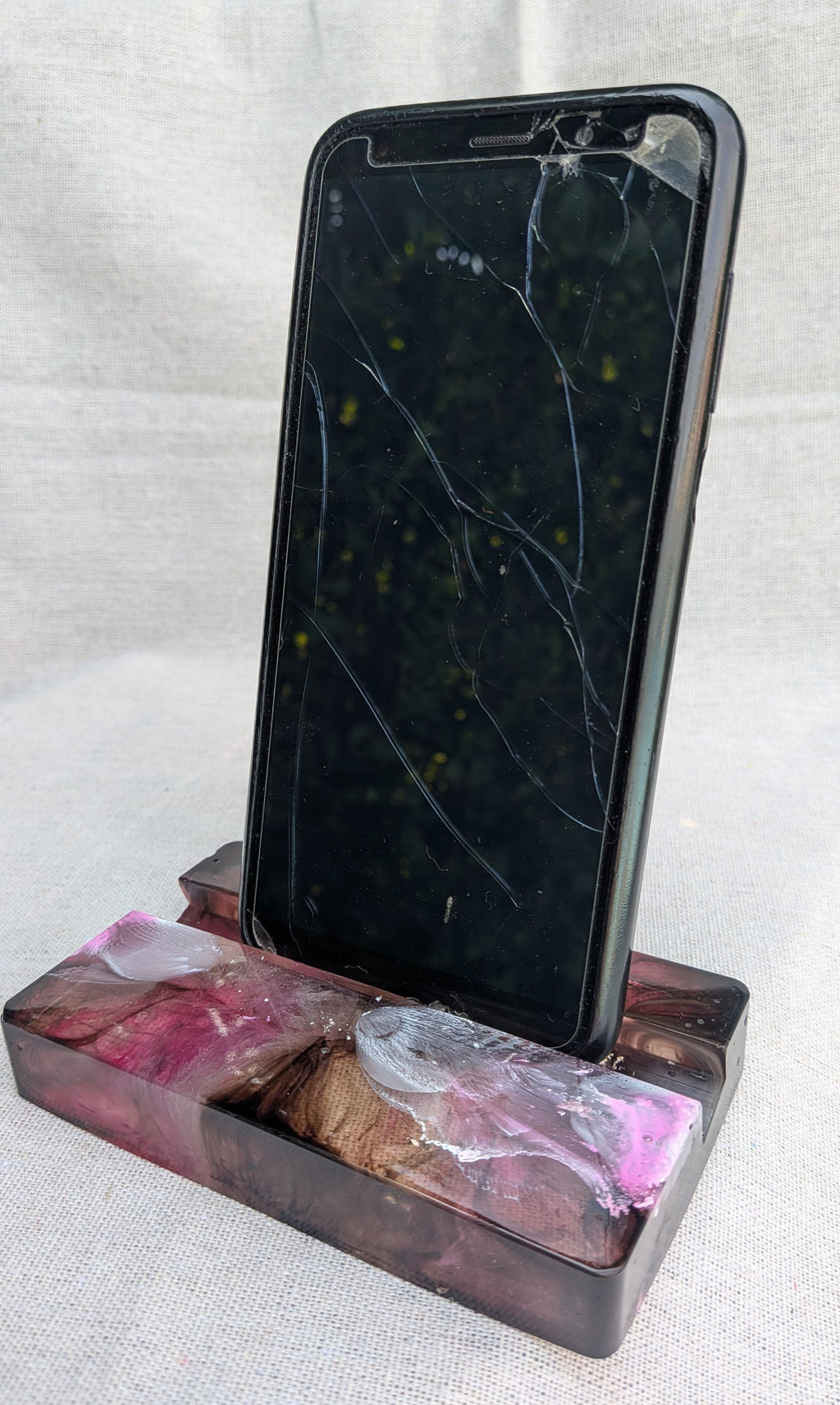 Phone in black purple pink resin stand – galaxy marble dark aesthetic desk accessory – EL-CreationS