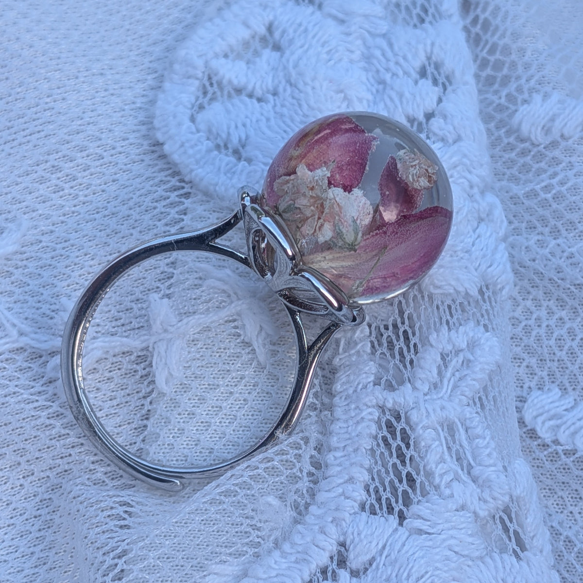 	Botanical jewelry – carnation and gypsophila ring in clear resin, adjustable fit – EL-CreationS