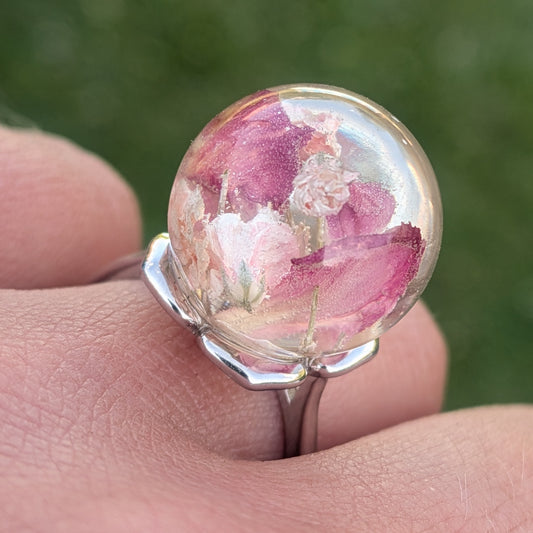 Real flower resin ring with carnation and baby's breath– EL-CreationS