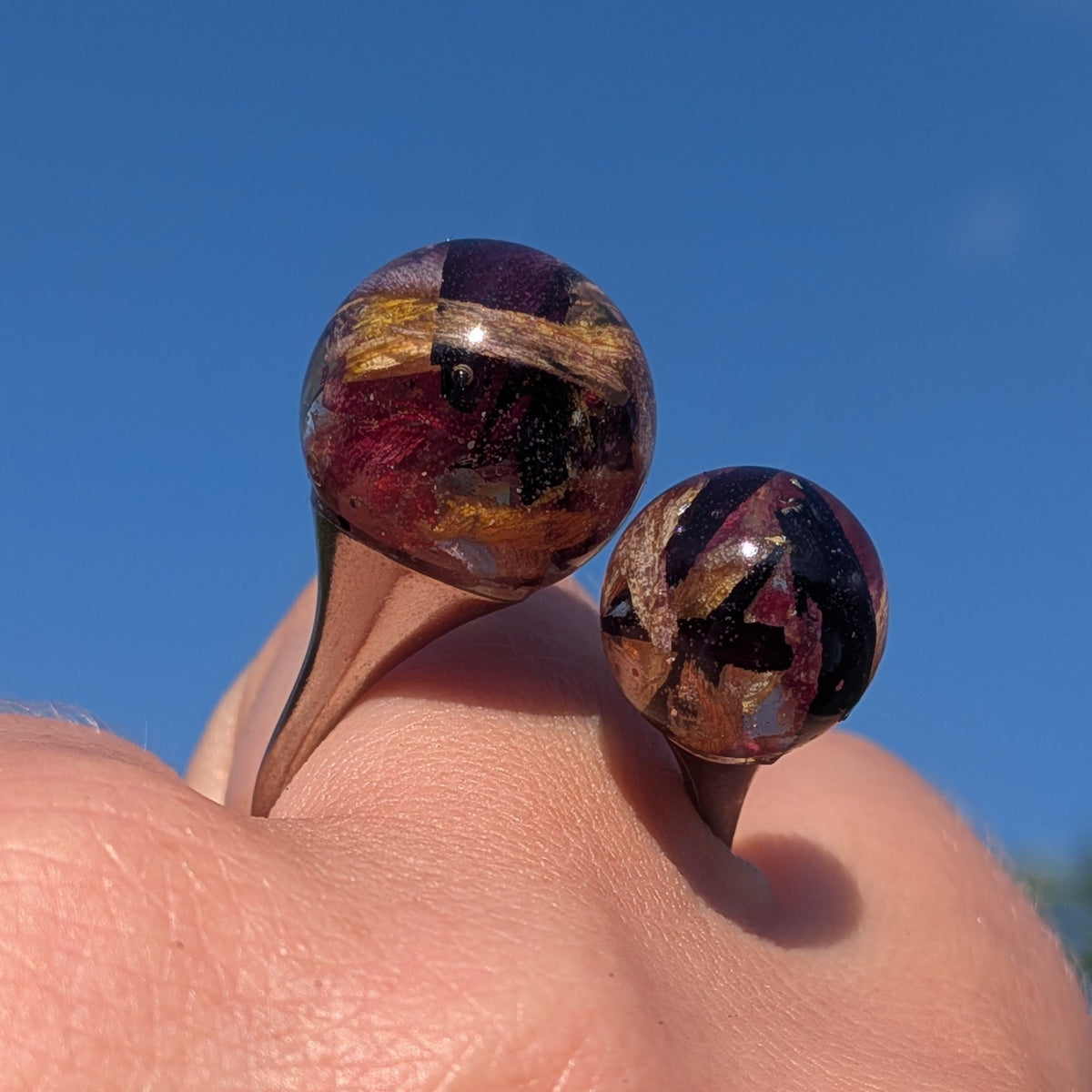 Handmade tulip resin ring two spheres 12mm and 16mm on fingers outdoor – EL-Creations