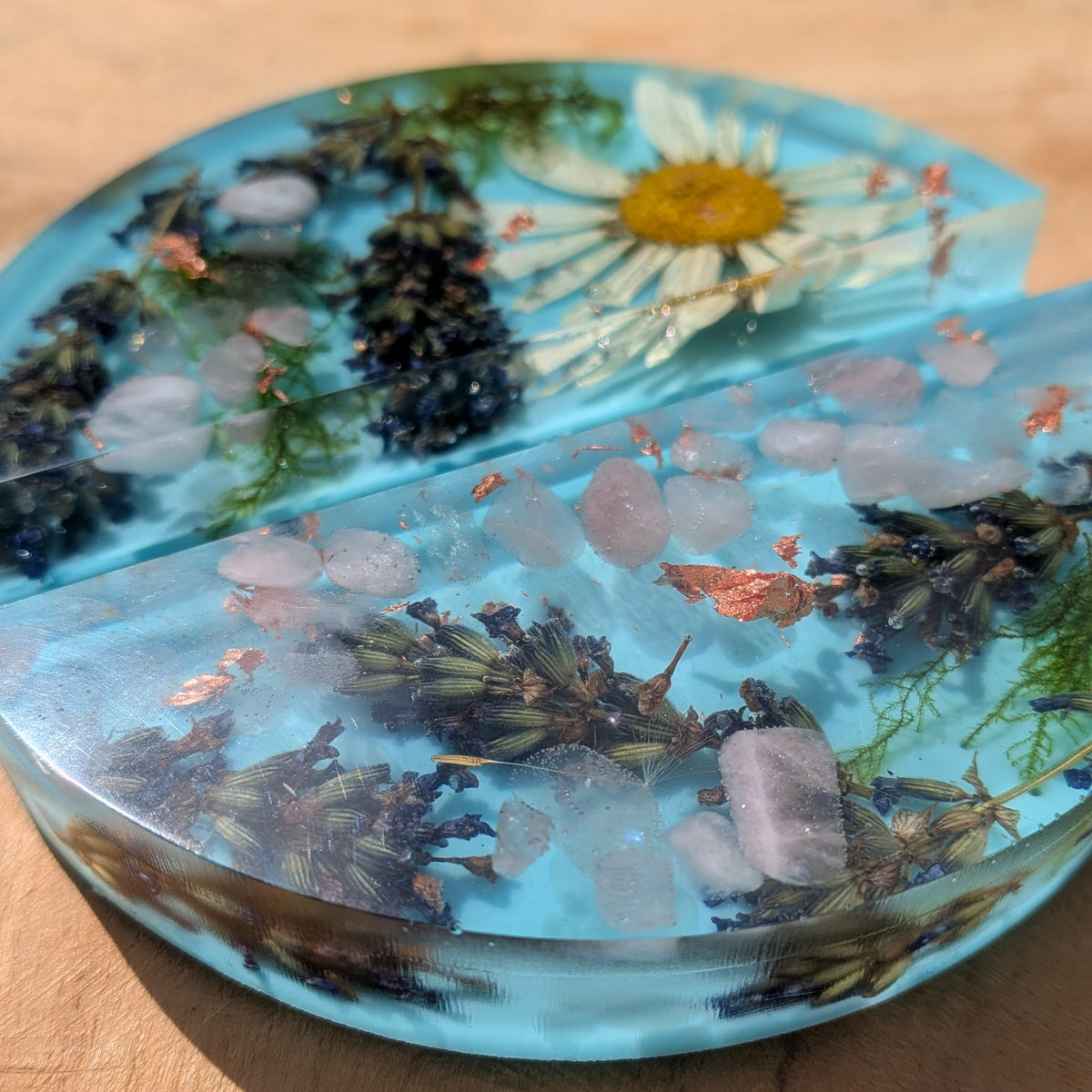 	Angled view of turquoise resin phone stand with real daisy and lavender – unique handmade botanical cottagecore desk gift – EL-CreationS