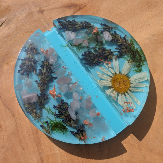 Floral resin phone stand with turquoise and real flowers – EL-CreationS