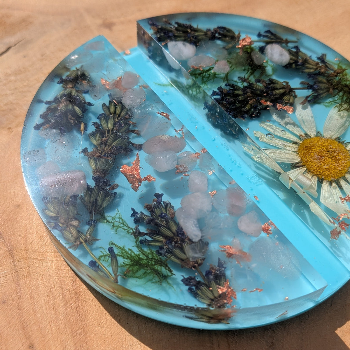 Botanical resin phone stand for desk– EL-CreationS