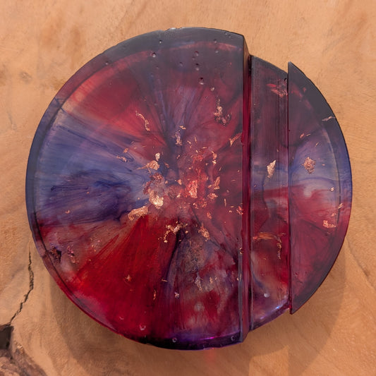 Galaxy resin phone stand in crimson colors – EL-CreationS