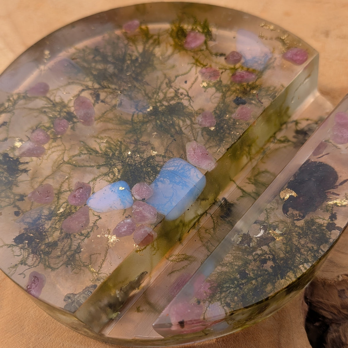 Handmade resin phone stand – gift idea for nature lovers