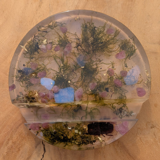 Moss resin phone stand with natural preserved moss EL-Creations